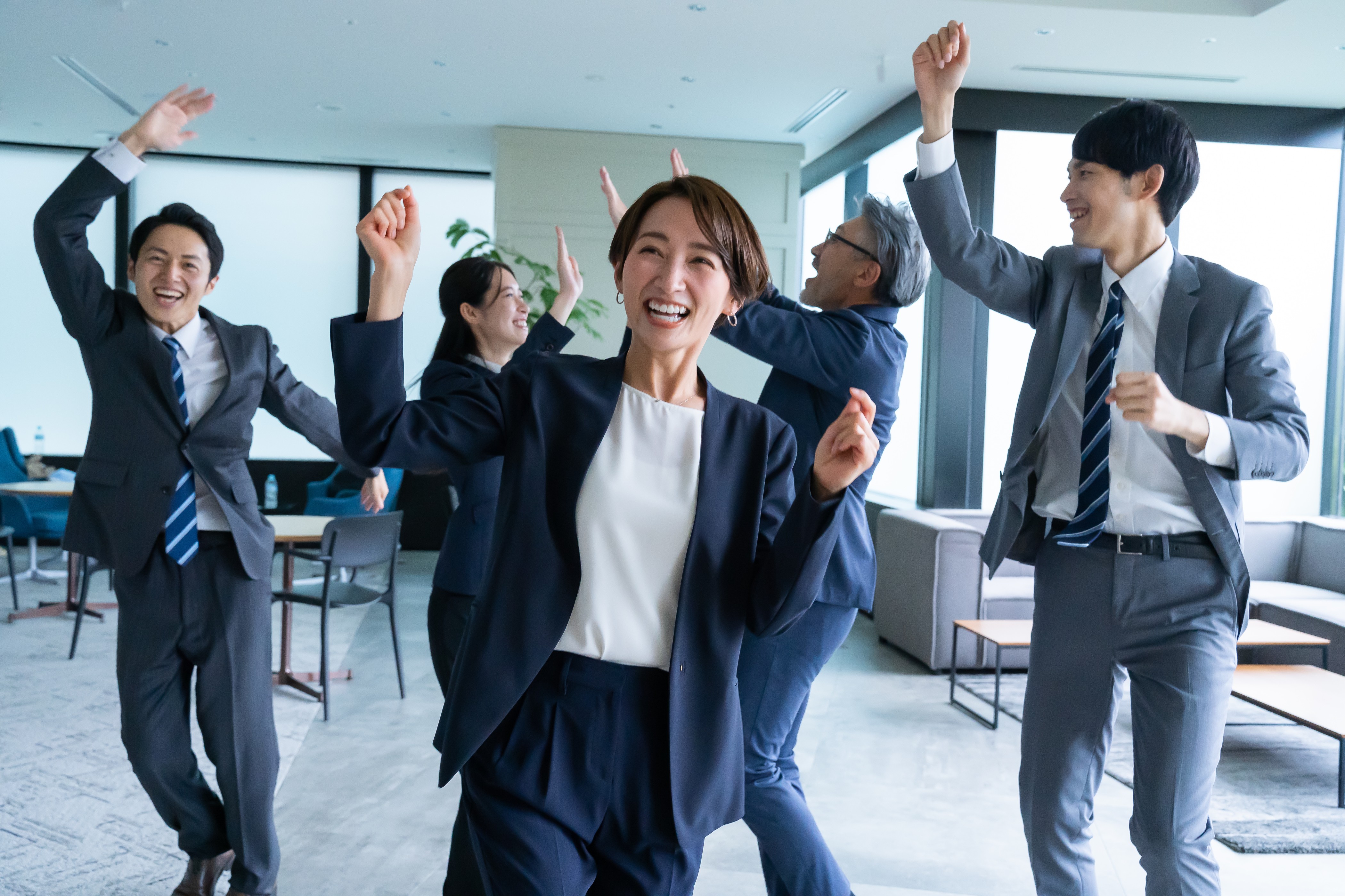 誰もが、仕事を遊べる時代へ。